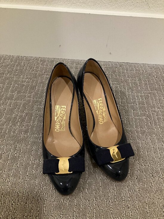 Salvatore Ferragamo Shoes - Ferragamo Vara Bow Navy Pumps 70 mm